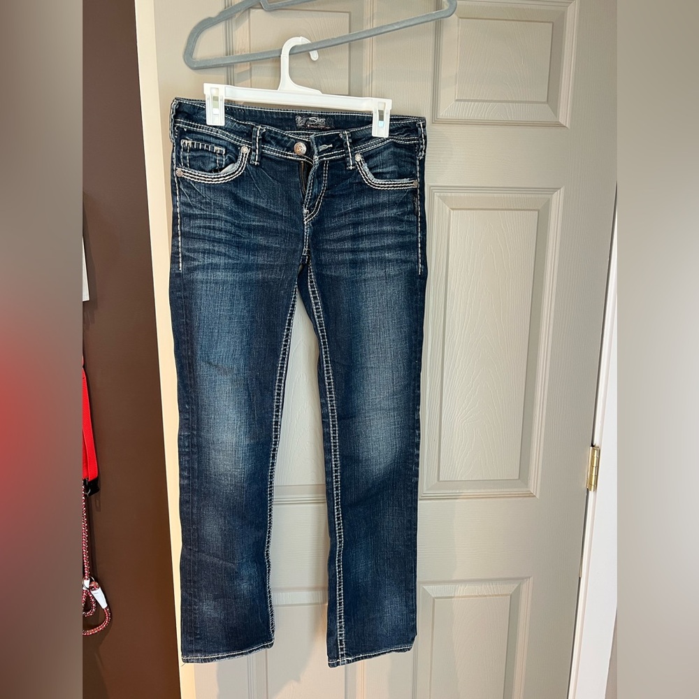 Silver Jeans Co straight leg jeans. Size W29 L32. Back pocket detail. Like new.